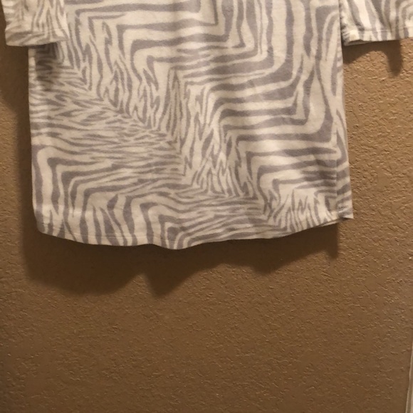 NWOT Jaclyn Smith Sleep Shirt. Gray/Off White. Pink piping detail.  Large. Soft - Picture 12 of 14